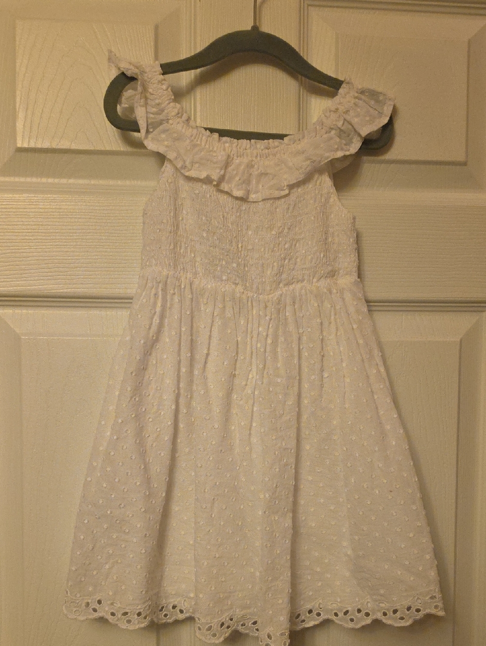 Cat & Jack 4T Classic White Ruffle Neck Girls' Dress